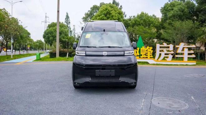 28亮相成都房车展经典商务风布局瓦力棋牌吉利纯电房车来了11月(图10)