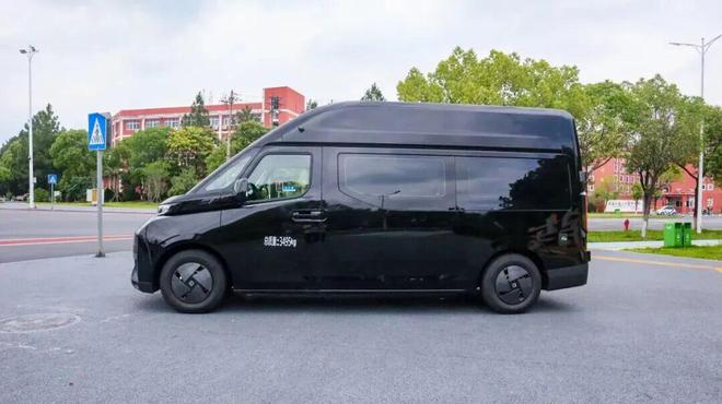 28亮相成都房车展经典商务风布局瓦力棋牌吉利纯电房车来了11月(图9) 28亮相成都房车展经典商务风布局瓦力棋牌吉利纯电房车来了11月(图9)