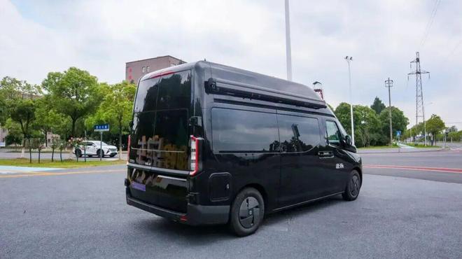 28亮相成都房车展经典商务风布局瓦力棋牌吉利纯电房车来了11月(图4) 28亮相成都房车展经典商务风布局瓦力棋牌吉利纯电房车来了11月(图4)