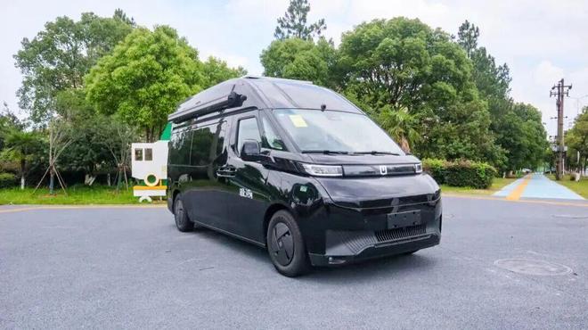 28亮相成都房车展经典商务风布局瓦力棋牌吉利纯电房车来了11月(图6) 28亮相成都房车展经典商务风布局瓦力棋牌吉利纯电房车来了11月(图6)