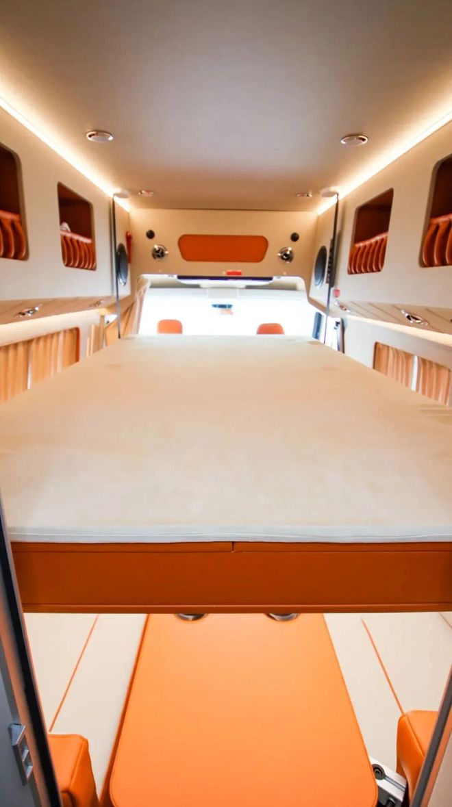 28亮相成都房车展经典商务风布局瓦力棋牌吉利纯电房车来了11月(图11) 28亮相成都房车展经典商务风布局瓦力棋牌吉利纯电房车来了11月(图11)